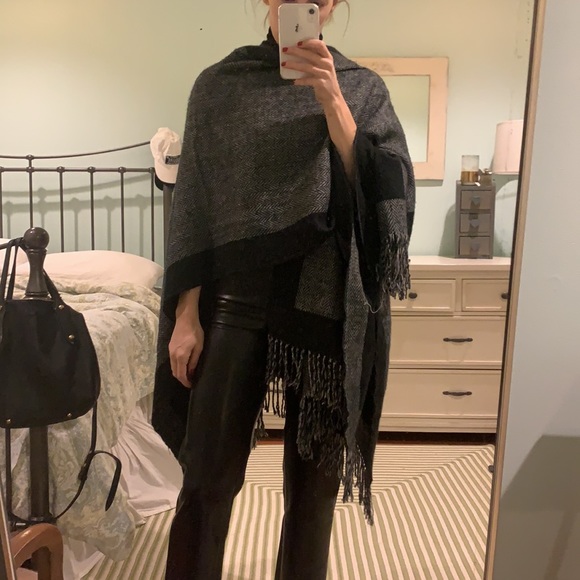 Grey and black chevron design fringe bottom poncho / wrap - Picture 2 of 4